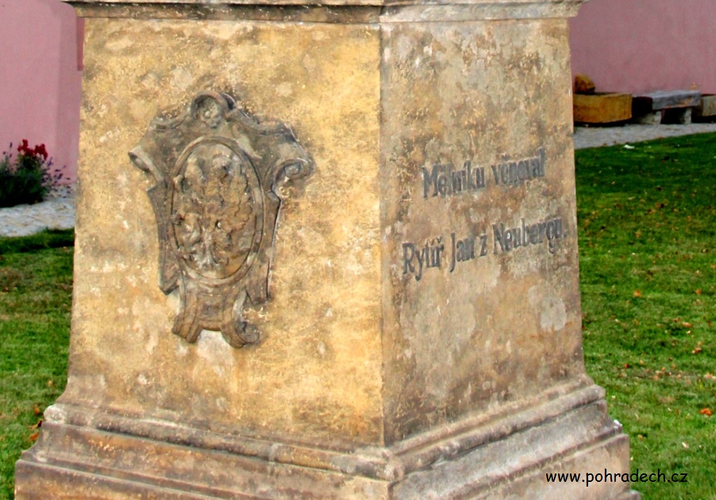 pomník Karlu IV. nedaleko Mělníka c