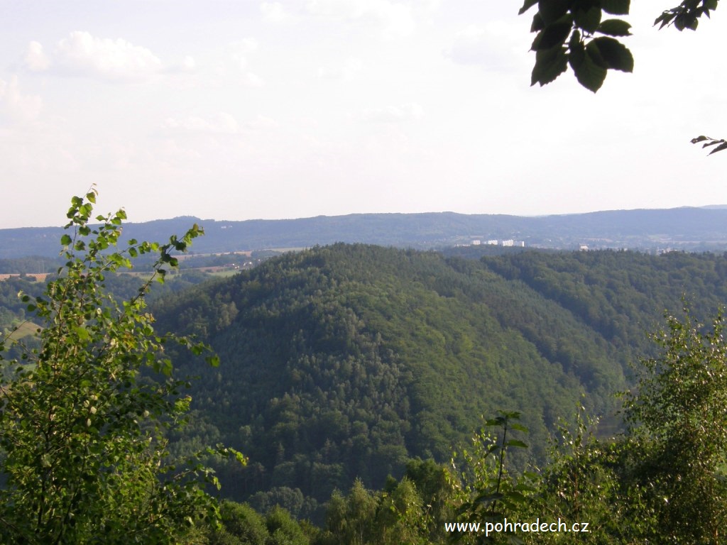 s2 a jižně vrch Chocholouš