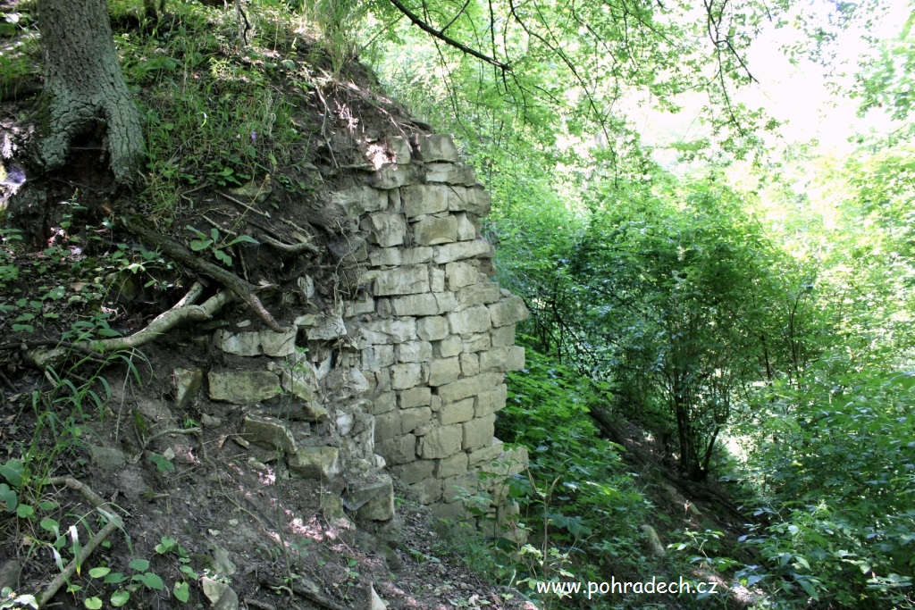 z2 _hrad Šebín v červenci 2017